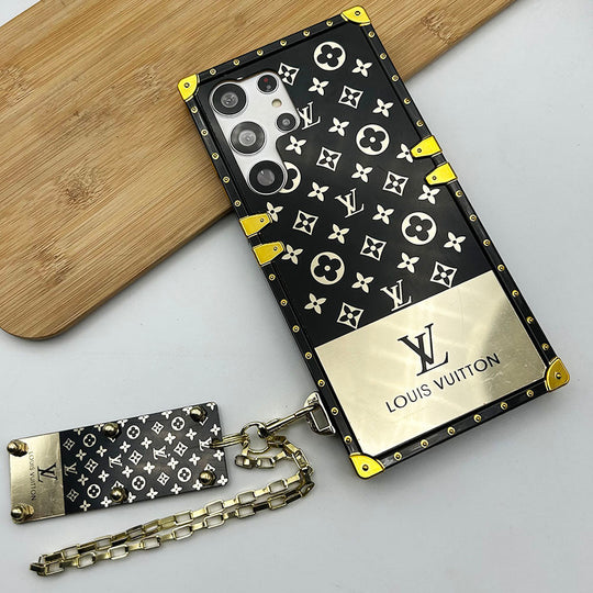 Luxury Trunk Case with Chain for Samsung Galaxy S26 / S25 / S24 – Designer Style Cover