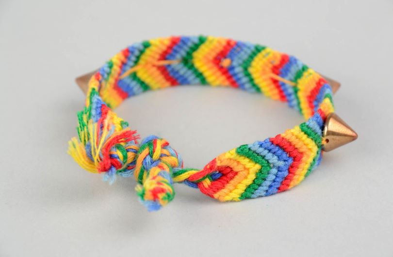 Friendship bracelet made of muline yarns