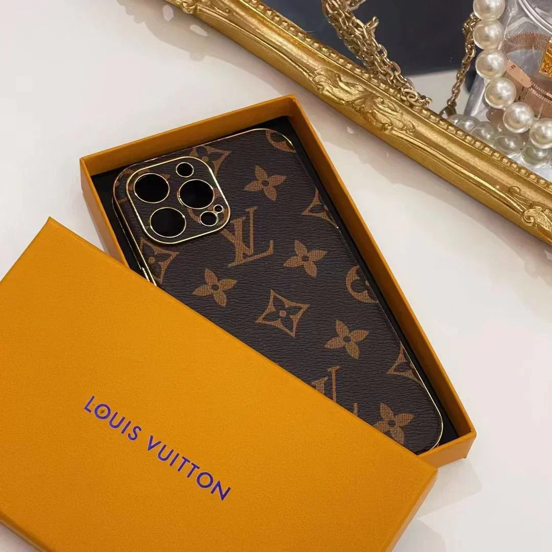 Luxury Monogram iPhone 17 Case – Elegant Designer Protection for Daily Use